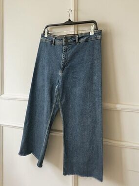 Zara High Rise Wide Leg Jeans. Raw Hem. Size:12